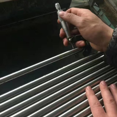 1.4301 SUS304 Okrągła pręta ze stali nierdzewnej o średnicy 6 mm ASTM A276 Aisi 304 TP304 Walcowana na gorąco