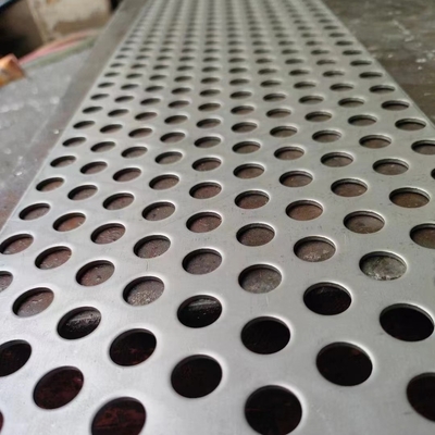 Perforowany arkusz ze stali nierdzewnej klasy 304 Arkusz metalowy 0,5-3,0 mm Dziura 0,5-10 mm