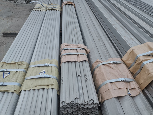 Ss316l Ceownik ze stali nierdzewnej o przekroju U 100 X 50 X 6 mm Grubość wstęgi X 6 m